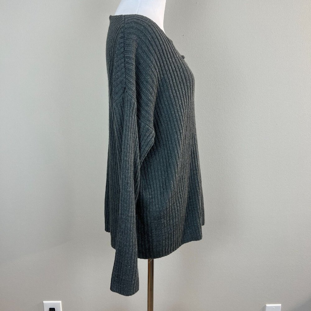 Women's Ribbed V-Neck Sweater - Gray - Picture 4 of 9